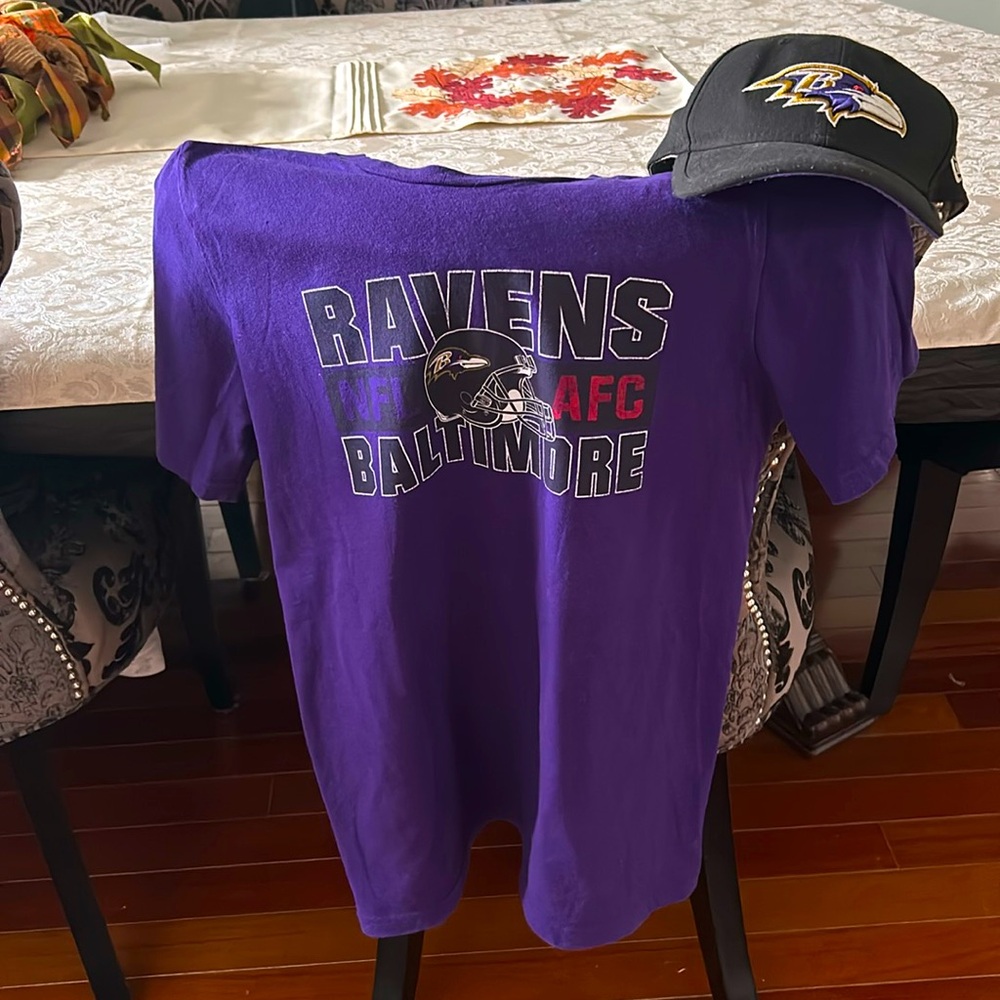Ravens fans. Boys 18/20 XL T. Tried on1x Short sleeve, great logo. hat free